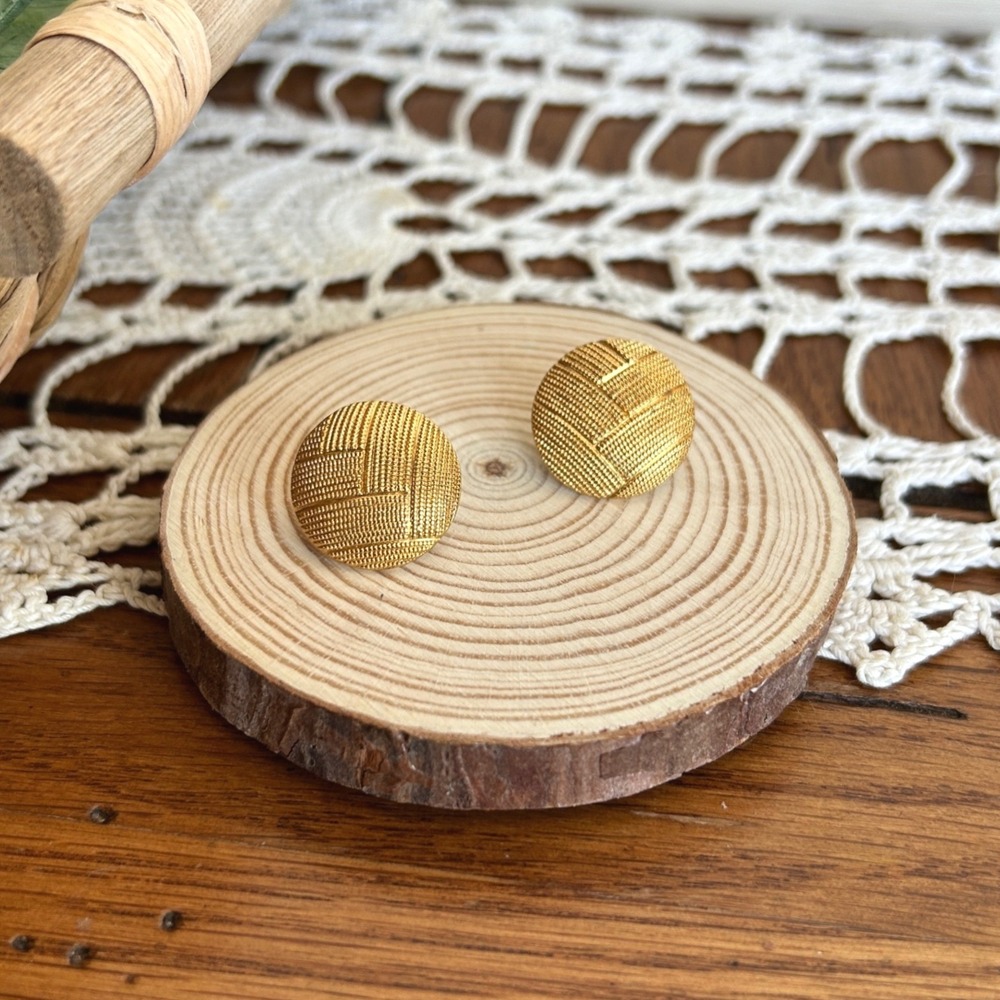 Vintage Money Signed Gold Tone Textured Basketweave Round Stud Earrings Art Deco